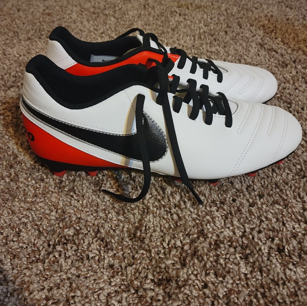 NWOT Nike Tiempo Cleats